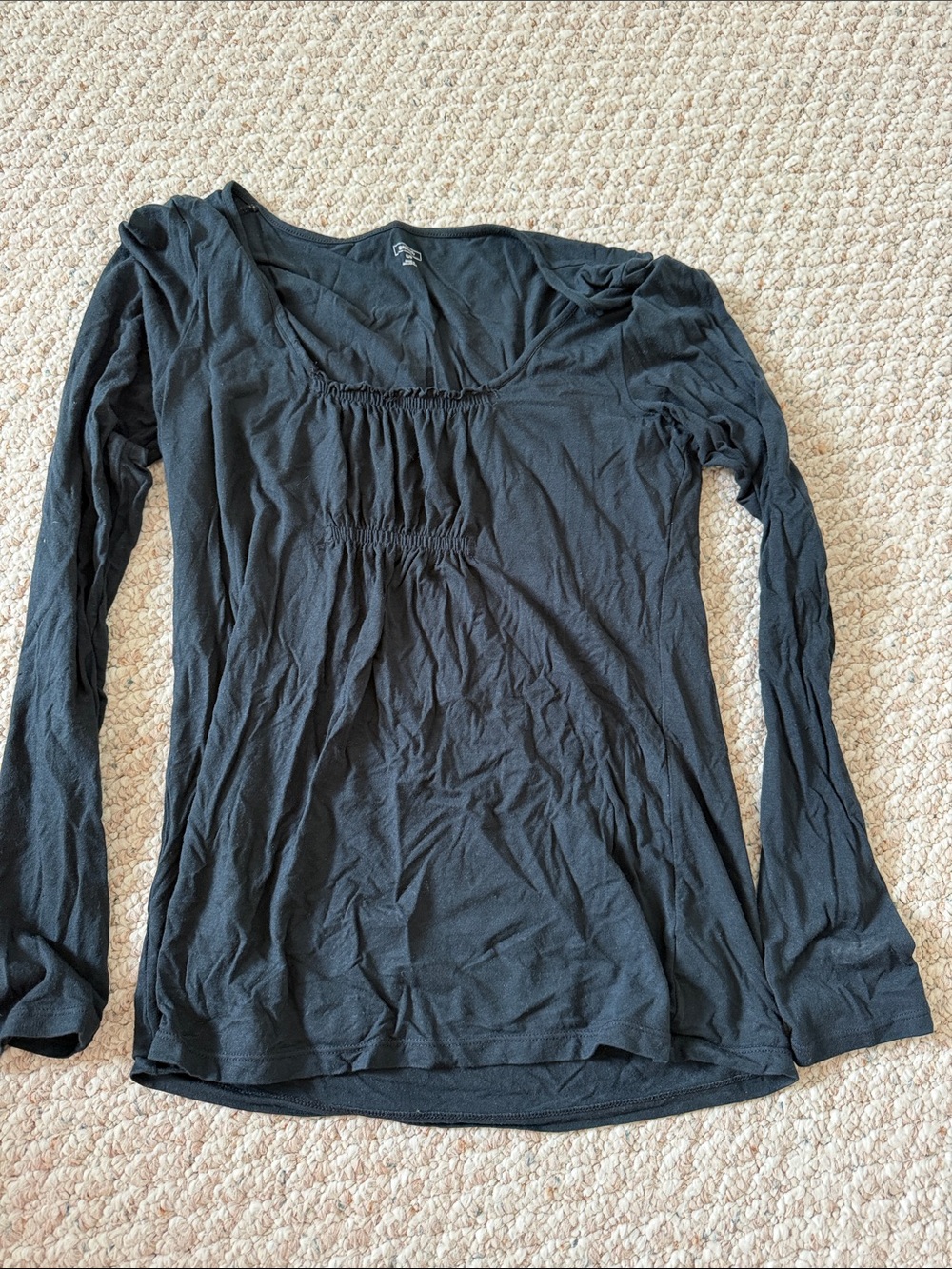 Women’s Scoop Neck Long-Sleeve Tee in Black